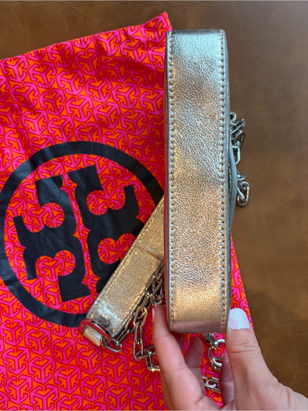 Tory Burch Reva Silver Metallic Leather Chain Crossbody Bag Clutch & Dustbag - Picture 9 of 11